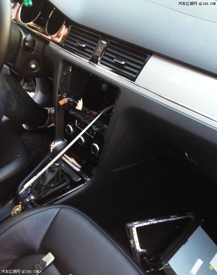 “ky.com”国外土豪自制吃鸡主题机箱 有钱真的可以为所欲为(图3)