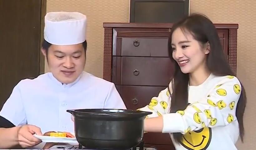 T恤和连衣裙选哪个 展示美丽的身材“kycom”(图4)